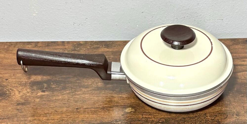 Vtg Regal Ware Cast Aluminum 1 QT Sauce Pan Wood Handle Cream w/ Brown Stripes